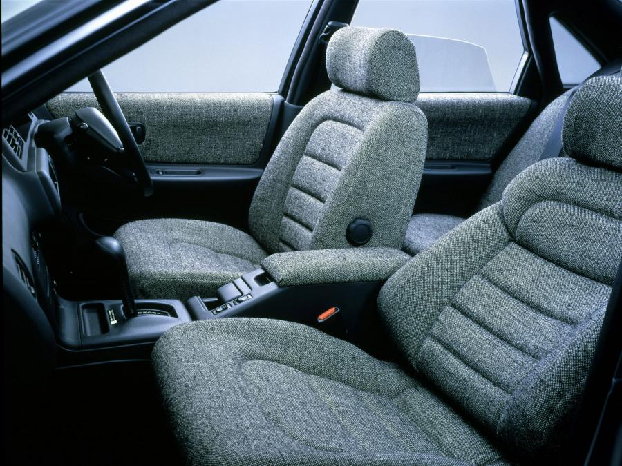  Nissan Cefiro 1988 года  (фото 12 из 13)